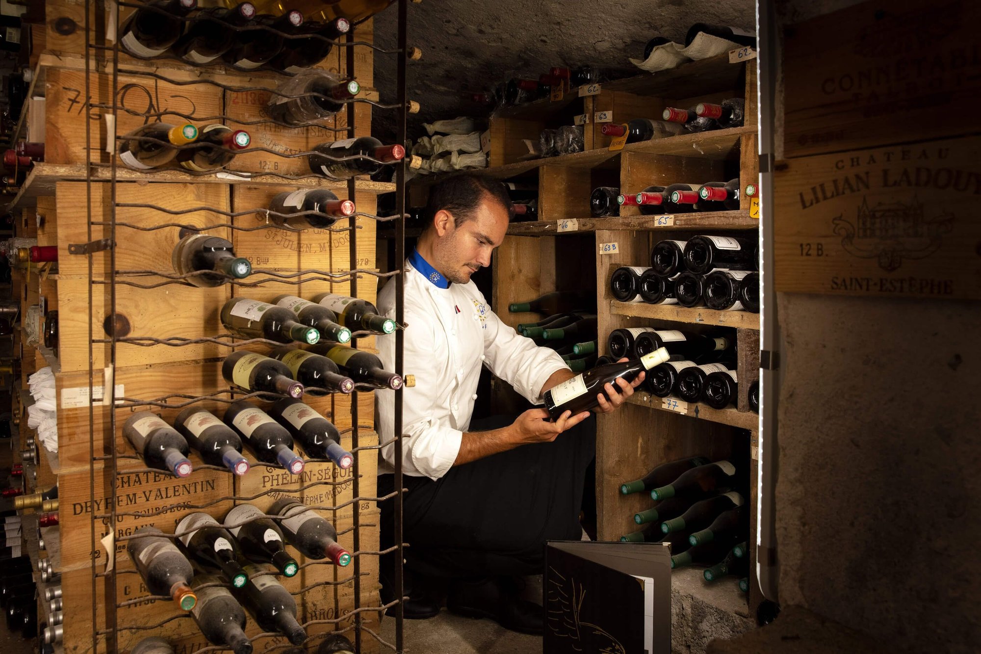 En cave, choix des grands vins — L'Aigle d'Or